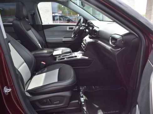 Used 2022 Ford Explorer XLT w/ Equipment Group 202A AWD/4WD image 47