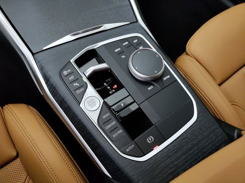 Used 2025 BMW 330i Sedan w/ Premium Package image 23