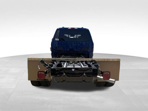 New 2026 Ford F550 4x4 Crew Cab image 14