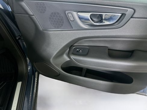 Used 2020 Volvo XC60 T5 Momentum image 31