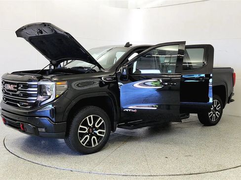 Used 2025 GMC Sierra 1500 AT4 w/ Technology Package AWD/4WD image 10