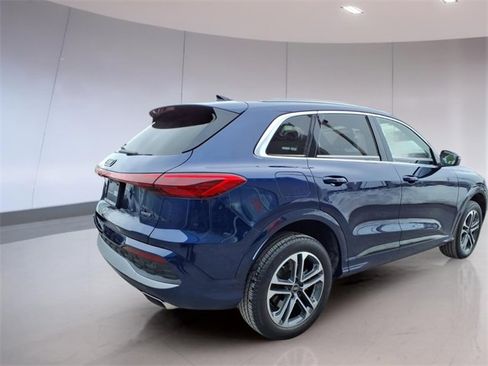 Used 2025 Audi Q5 Premium w/ Convenience Package image 6