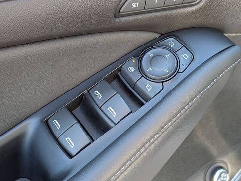 Used 2024 Buick Enclave Avenir w/ Avenir Technology Package AWD/4WD image 43