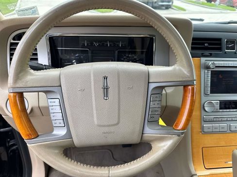 Used 2010 Lincoln Navigator 2WD image 23