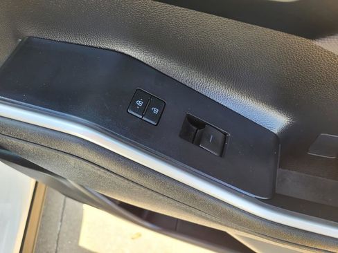 Used 2023 Toyota Highlander LE image 8