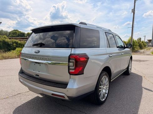 Used 2024 Ford Expedition Limited RWD image 5