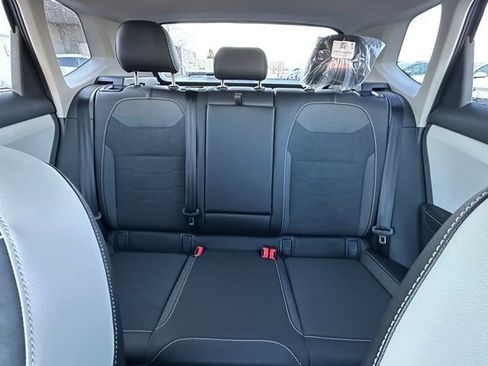 New 2026 Volkswagen Taos SE image 26