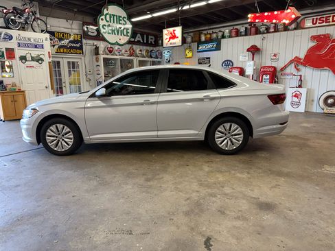 Used 2019 Volkswagen Jetta S image 2