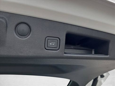 Certified 2024 Chevrolet Equinox LT FWD image 11