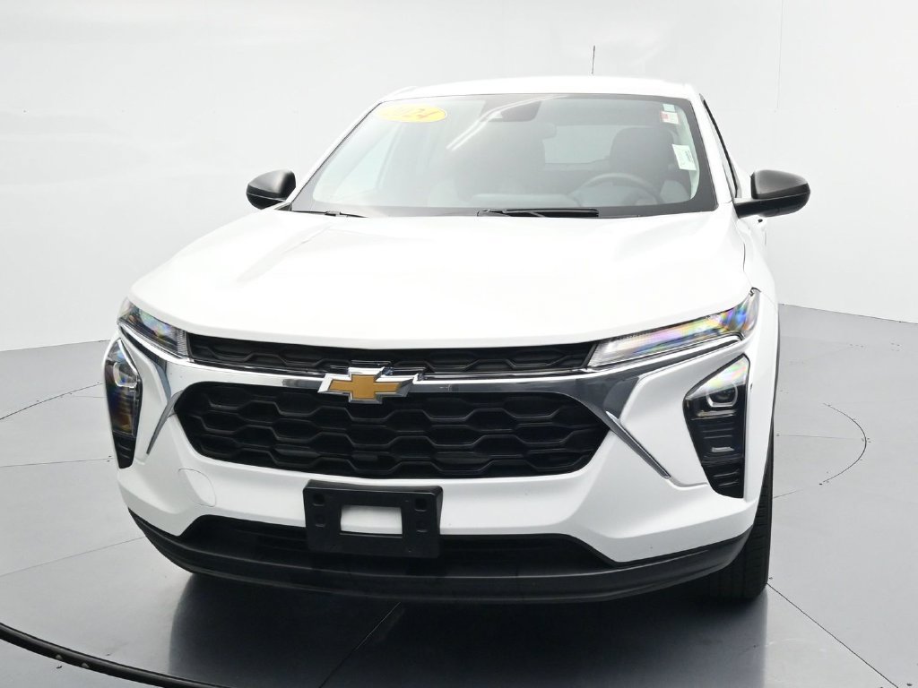 Used 2024 Chevrolet Trax LS FWD image 3
