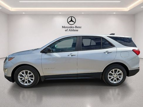 Used 2020 Chevrolet Equinox LS w/ LS Convenience Package FWD image 3