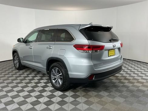 Used 2017 Toyota Highlander XLE AWD/4WD image 7