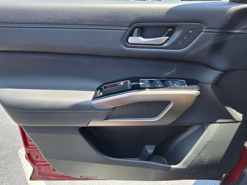 Certified 2025 Nissan Pathfinder Platinum AWD/4WD image 36