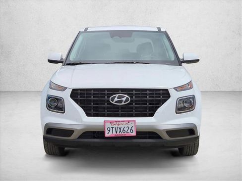 Certified 2025 Hyundai Venue SE FWD image 3