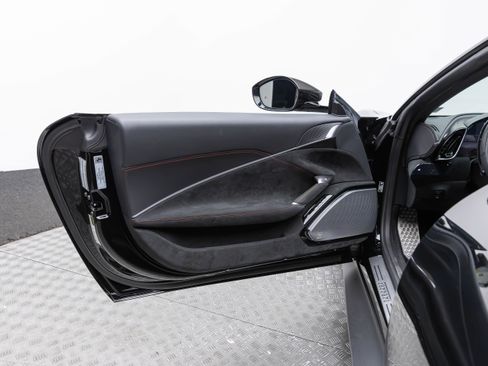 Used 2025 Ferrari Roma Spider RWD image 12