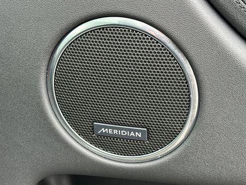 Used 2025 Land Rover Discovery Sport S image 16