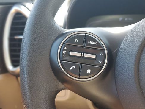 Certified 2024 Kia Soul LX FWD image 21