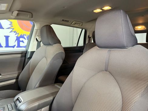 Used 2022 Toyota Highlander L FWD image 9