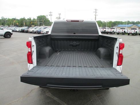 Used 2022 Chevrolet Silverado 1500 RST w/ Redline Edition AWD/4WD image 9