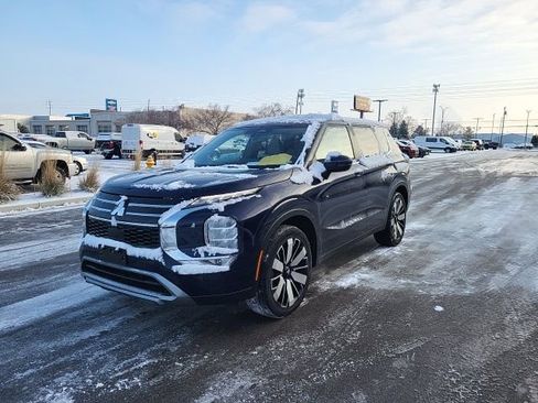 Used 2025 Mitsubishi Outlander SE image 7