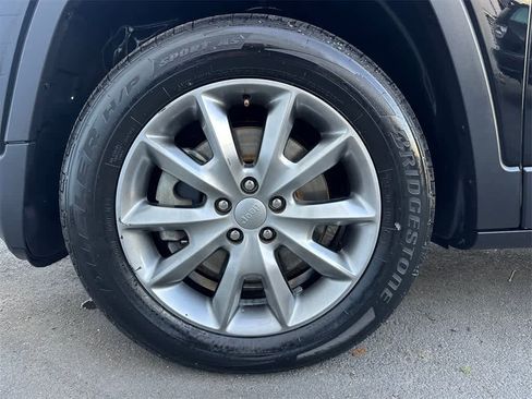 Used 2018 Jeep Cherokee Limited w/ Technology Group image 8