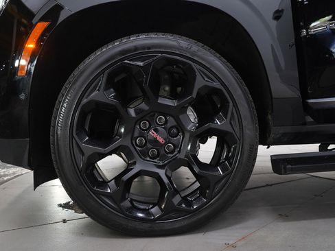 Used 2025 GMC Yukon Denali AWD/4WD image 34