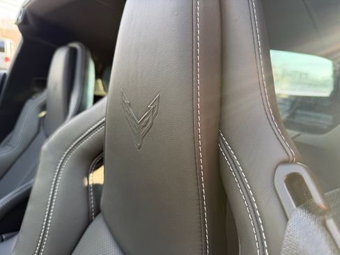 Used 2022 Chevrolet Corvette Stingray Coupe w/ Z51 Performance Package image 17