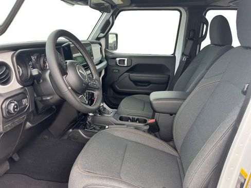 New 2025 Jeep Gladiator Sport image 9