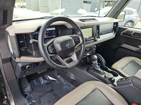 Used 2023 Ford Bronco Wildtrak image 18