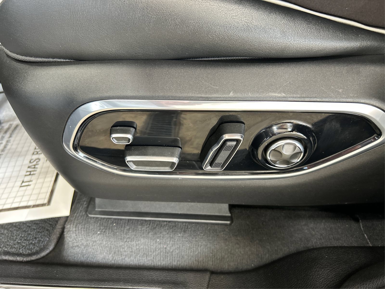 Used 2023 Jeep Grand Cherokee Summit AWD/4WD image 18