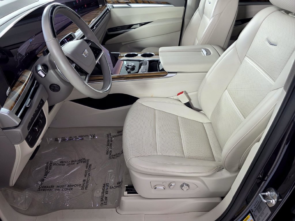 Used 2025 Cadillac Escalade ESV Sport Platinum AWD/4WD image 9