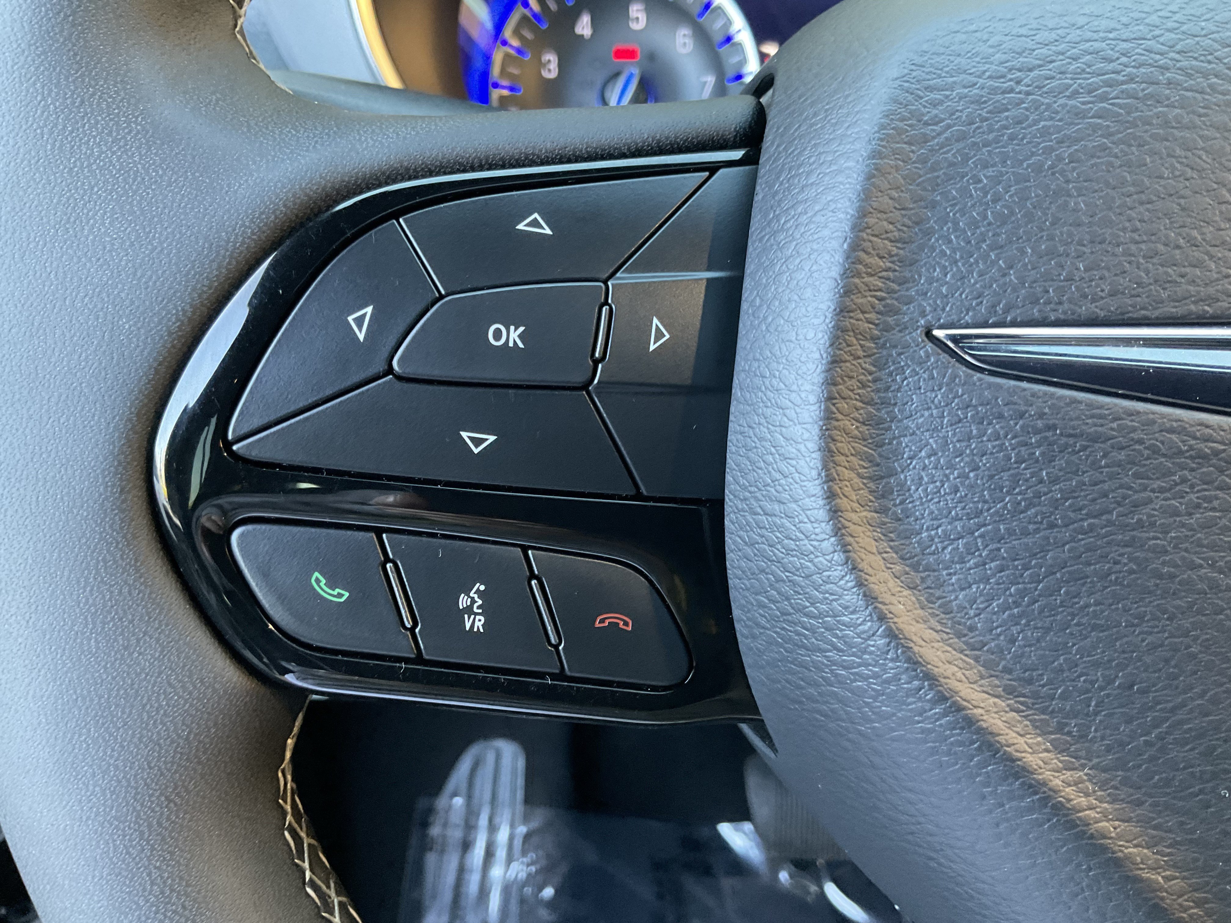 Used 2025 Chrysler Pacifica Limited FWD image 31