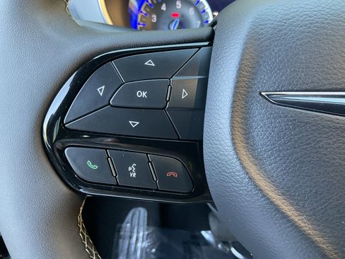 Used 2025 Chrysler Pacifica Limited FWD image 31