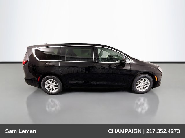 New 2027 Chrysler Pacifica Select FWD image 8