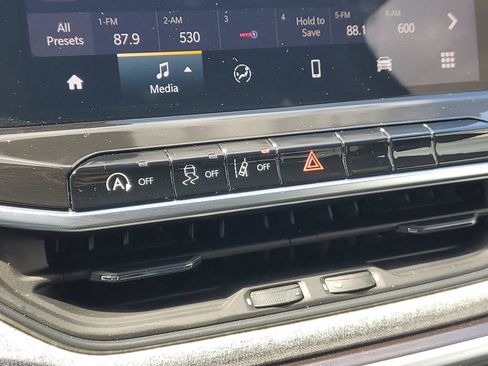 Used 2023 Jeep Compass Latitude image 24