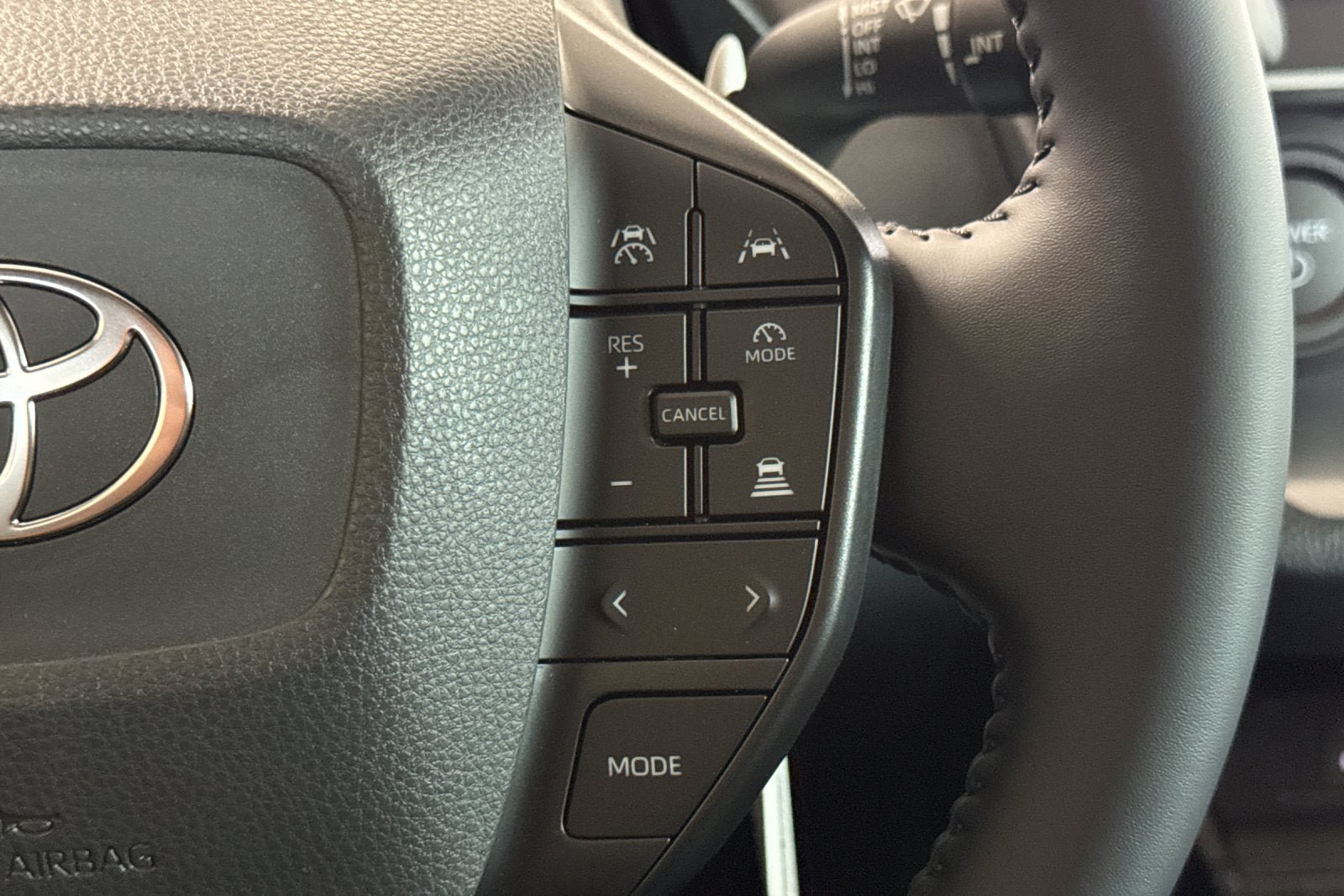 New 2027 Toyota Prius LE FWD image 27