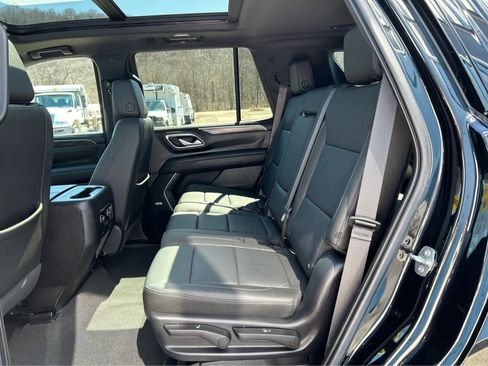 Used 2022 Chevrolet Tahoe Z71 w/ Off-Road Capability Package image 11