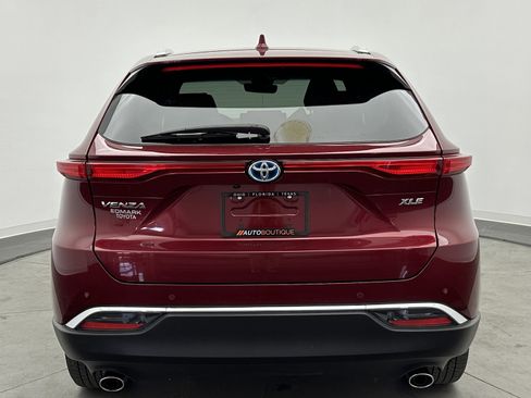 Used 2023 Toyota Venza XLE image 6