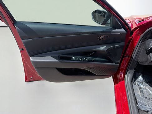 Used 2025 Hyundai Elantra Sport image 20