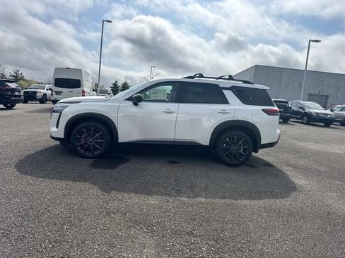 New 2026 Nissan Pathfinder SL image 7