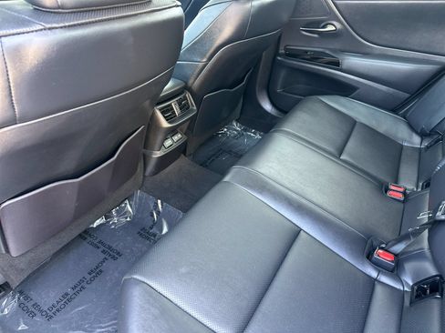 Used 2023 Lexus ES 300h w/ Premium Package FWD image 13