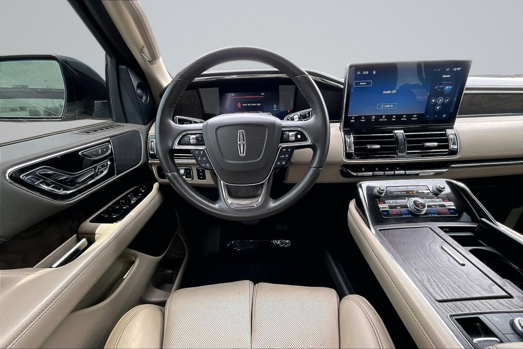 Used 2022 Lincoln Navigator Reserve AWD/4WD image 5