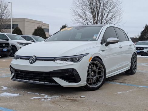 Used 2023 Volkswagen Golf R image 2