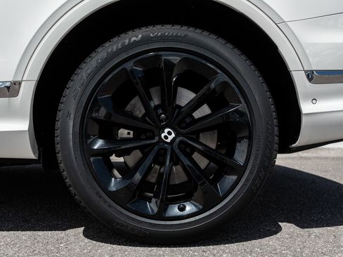 Certified 2022 Bentley Bentayga AWD/4WD image 7