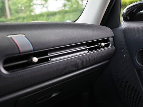 Used 2025 MINI Cooper 4-Door Hardtop FWD image 39