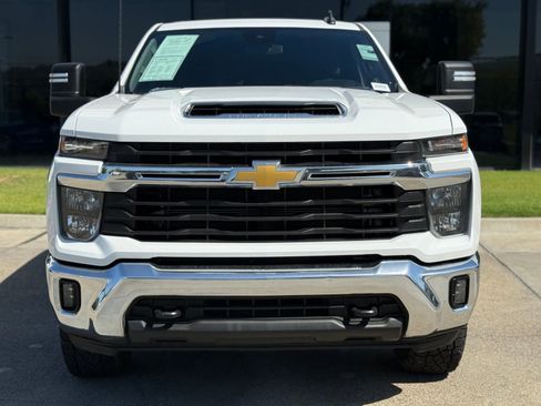 Used 2024 Chevrolet Silverado 2500 LT AWD/4WD image 4