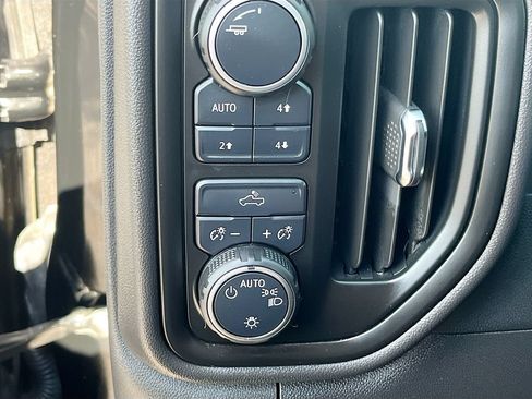 Used 2025 Chevrolet Silverado 1500 Custom Trail Boss AWD/4WD image 10