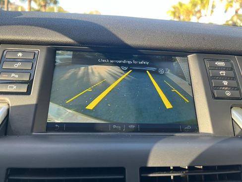 Used 2016 Land Rover Discovery Sport HSE AWD/4WD image 25