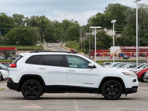 Used 2016 Jeep Cherokee Latitude w/ Comfort/Convenience Group FWD image 6