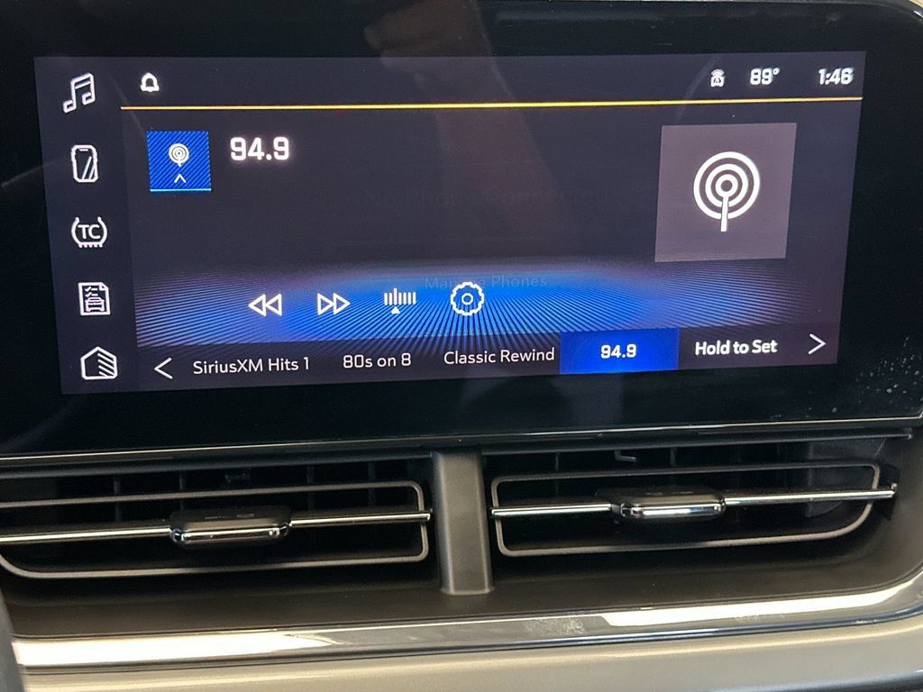 Used 2025 Chevrolet Trax LT FWD image 17